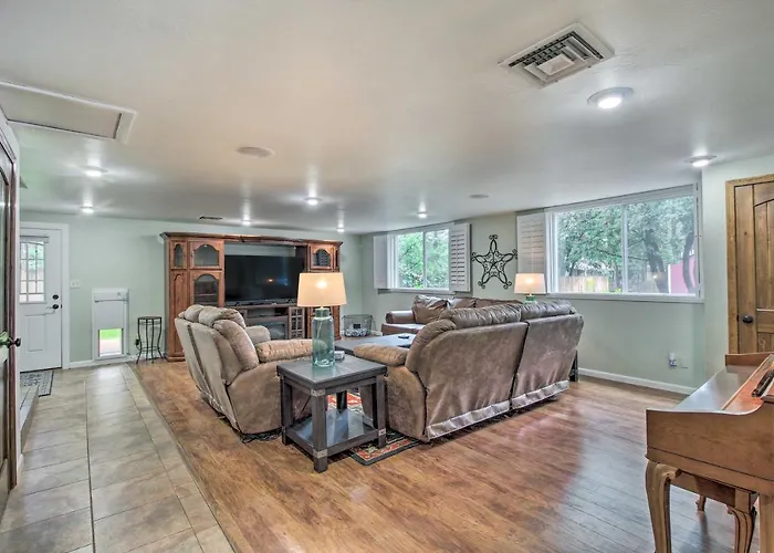 Cozy Pinetop Retreat W/ Yard & Heated Gazebo! Indian Pine
