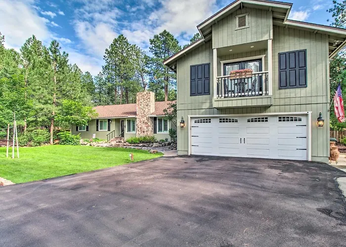 Cozy Pinetop Retreat W/ Yard & Heated Gazebo!
