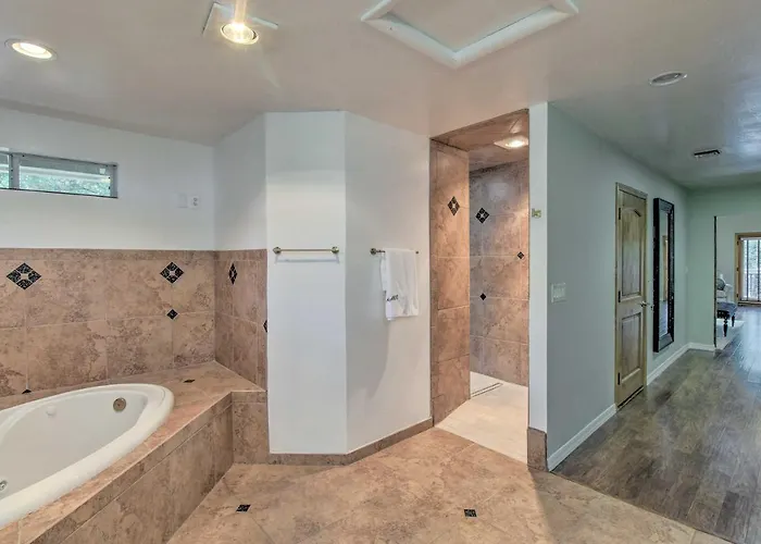 Cozy Pinetop Retreat W/ Yard & Heated Gazebo! Holiday home