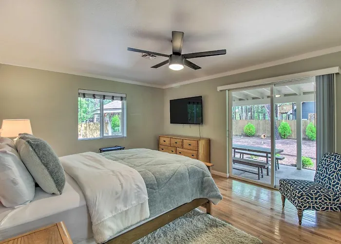 Cozy Pinetop Retreat W/ Yard & Heated Gazebo! *