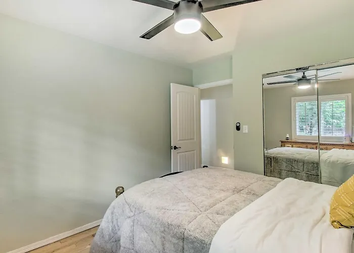 Cozy Pinetop Retreat W/ Yard & Heated Gazebo!