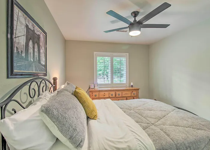 Cozy Pinetop Retreat W/ Yard & Heated Gazebo! Holiday home