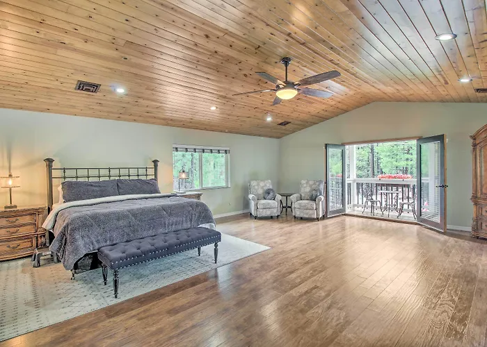 Holiday home Cozy Pinetop Retreat W/ Yard & Heated Gazebo!