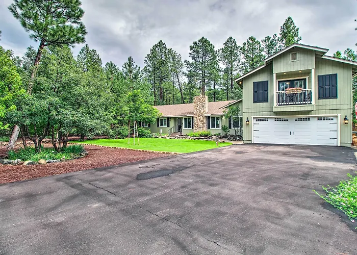 Cozy Pinetop Retreat W/ Yard & Heated Gazebo! *