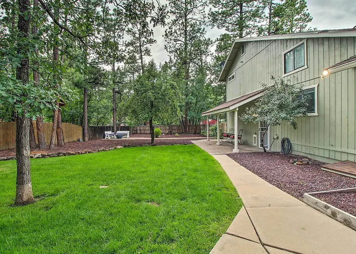 Holiday home Cozy Pinetop Retreat W/ Yard & Heated Gazebo!