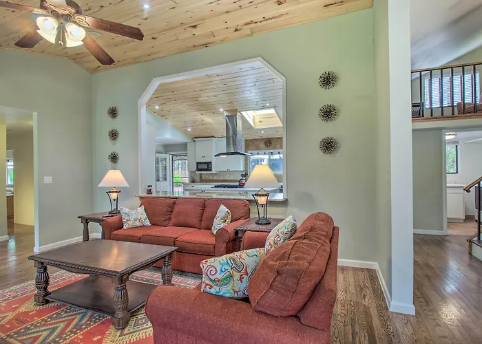 Cozy Pinetop Retreat W/ Yard & Heated Gazebo!