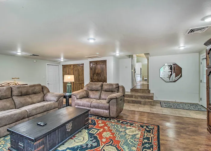 Cozy Pinetop Retreat W/ Yard & Heated Gazebo! Holiday home *